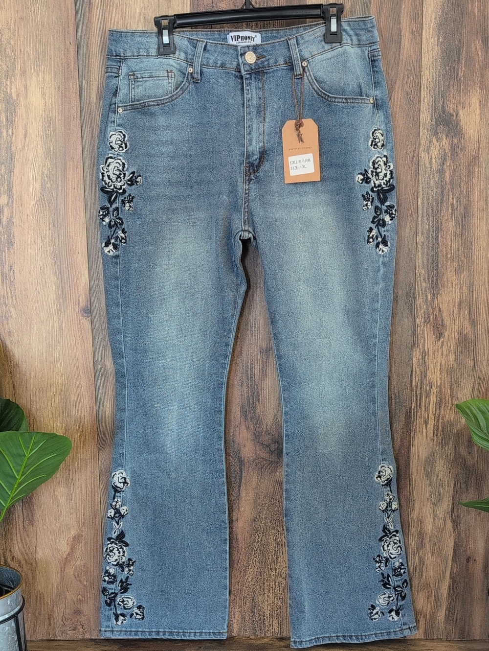 VIP Honey Los Angeles NWT Floral Embroidered Flare Denim Jeans 1XL    707A